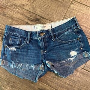 Abercrombie cut off shorts ☀️